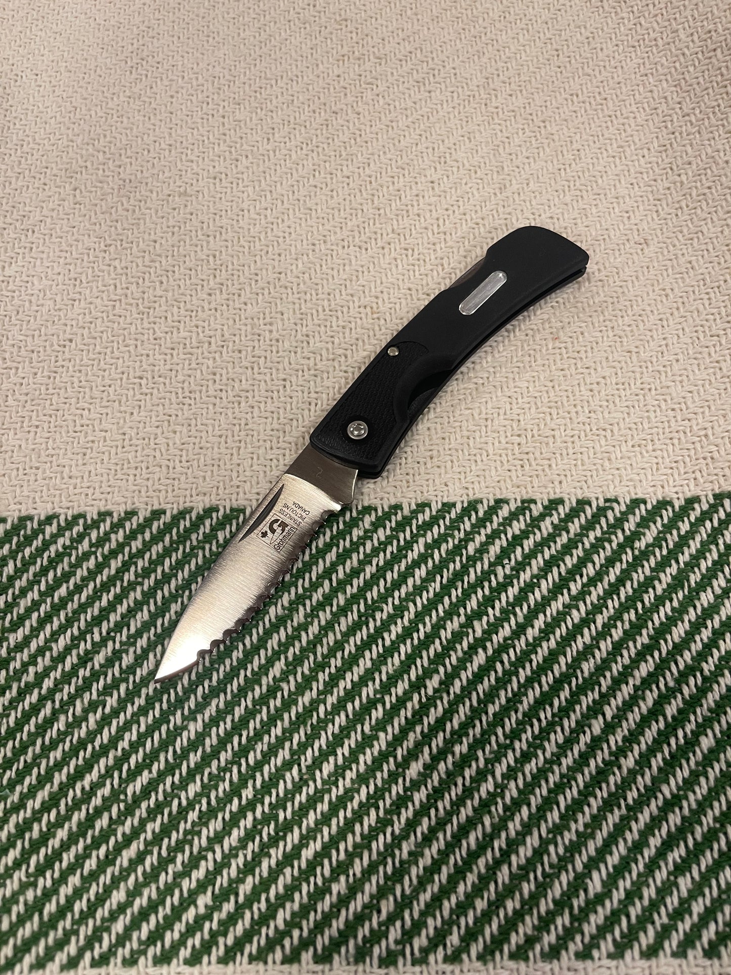 GROHMANN POCKET KNIVES - Z390SW - Featherweight Serrated Lockblade - $68