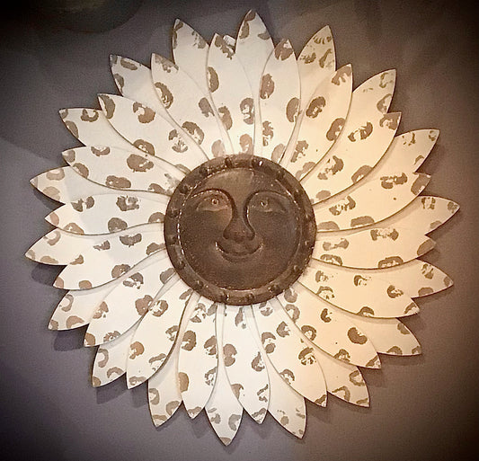 Décor - Wooden Flower w/ Metal Face